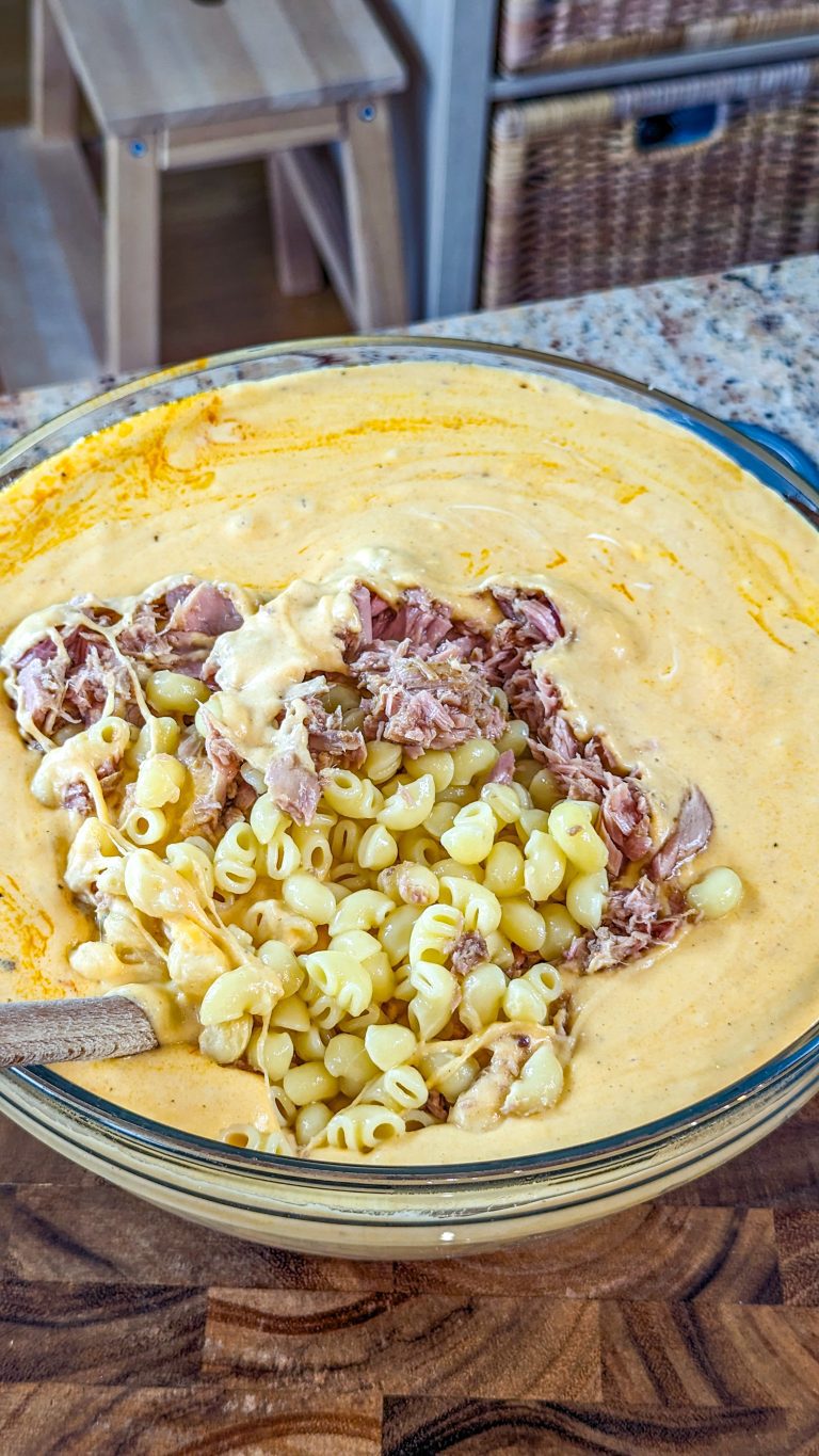 Creamy Seafood Mac and Cheese - Home Chef World